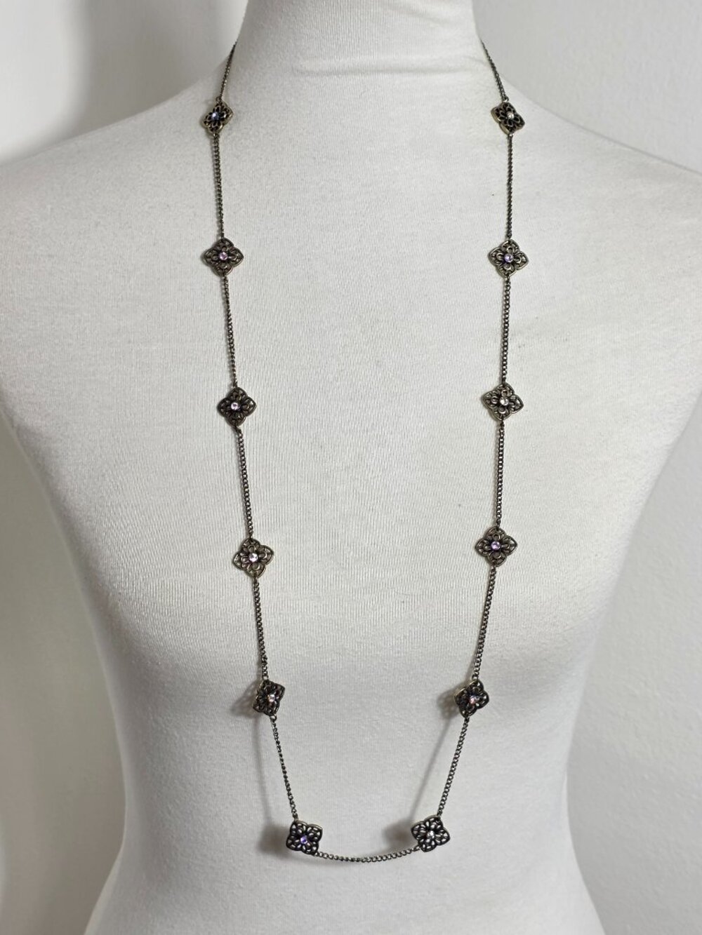 Vtg. Premier Designs Antique Gold Daisy Chain Station Necklace Quatrefoil Flower